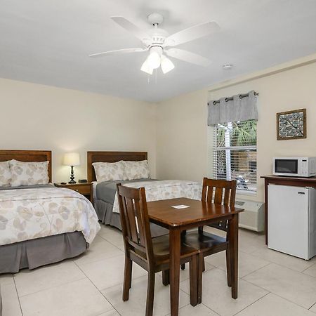 フェアウェイズ イン オブ ネープルズ North North Naples エクステリア 写真