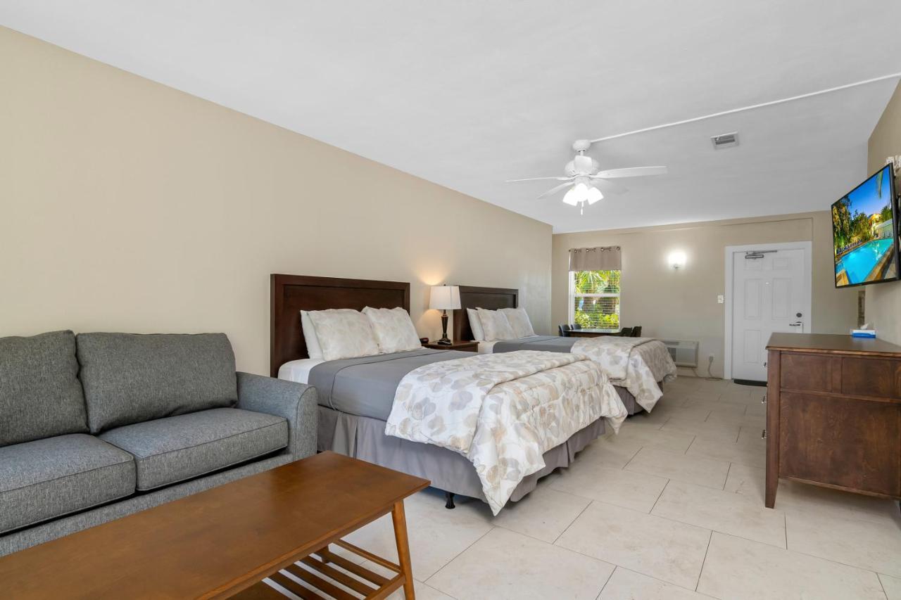 フェアウェイズ イン オブ ネープルズ North North Naples エクステリア 写真