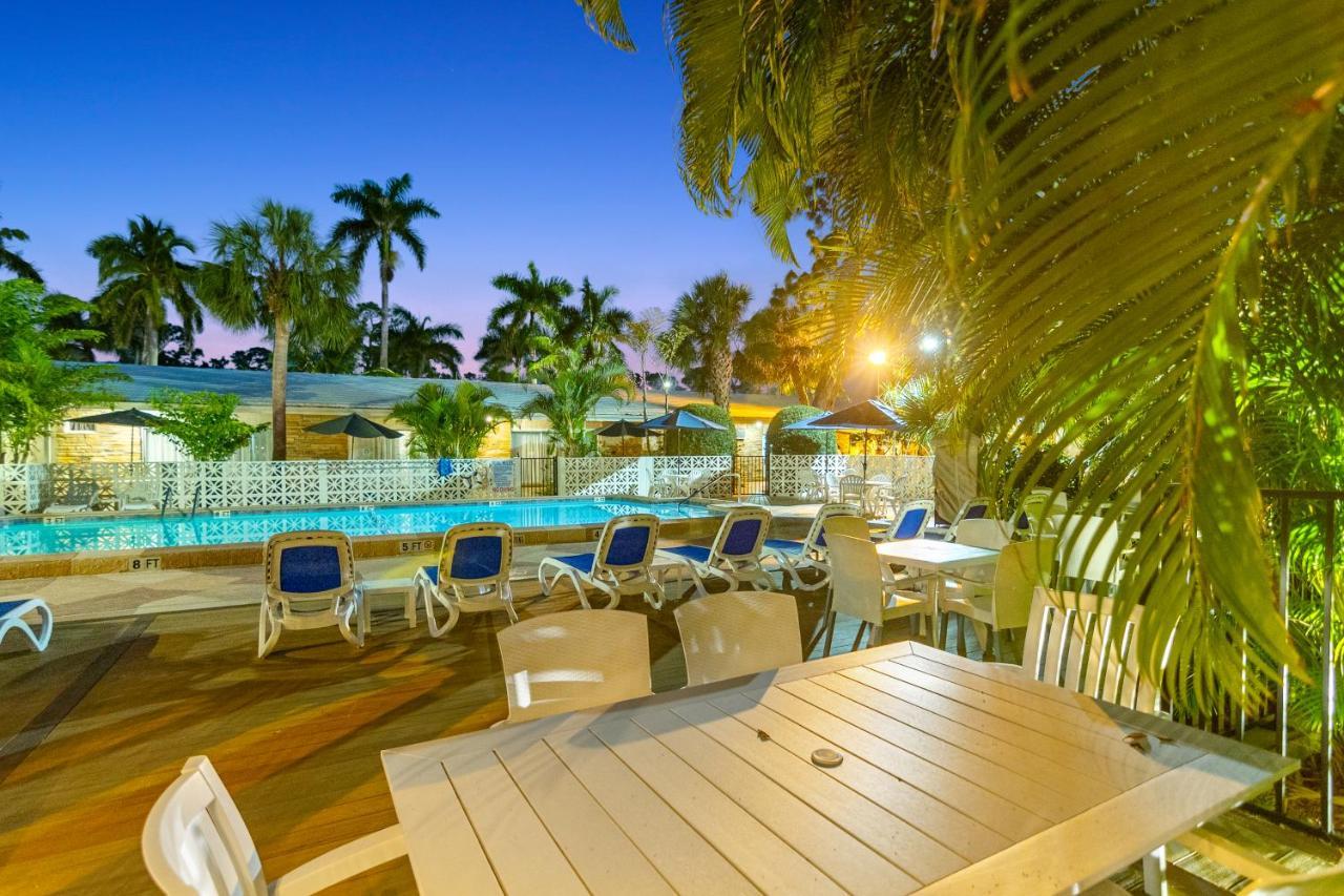 フェアウェイズ イン オブ ネープルズ North North Naples エクステリア 写真